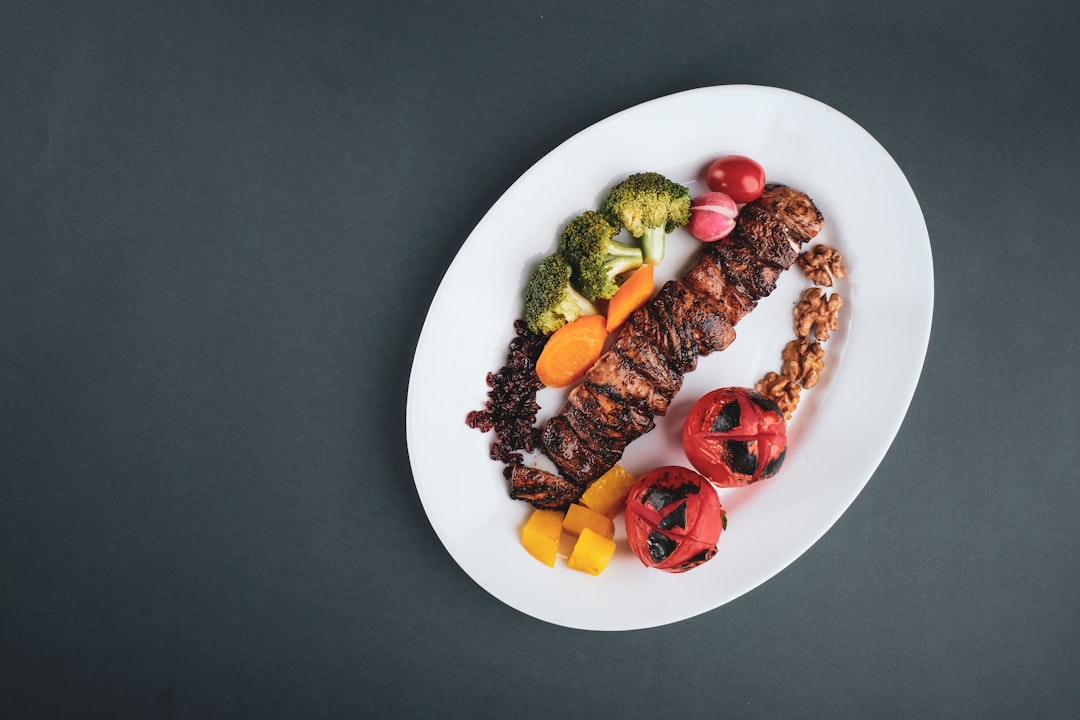 How To Balance Nutrition While Traveling: Practical Tips For Hotel Breakfasts, Flights, And Restaurants