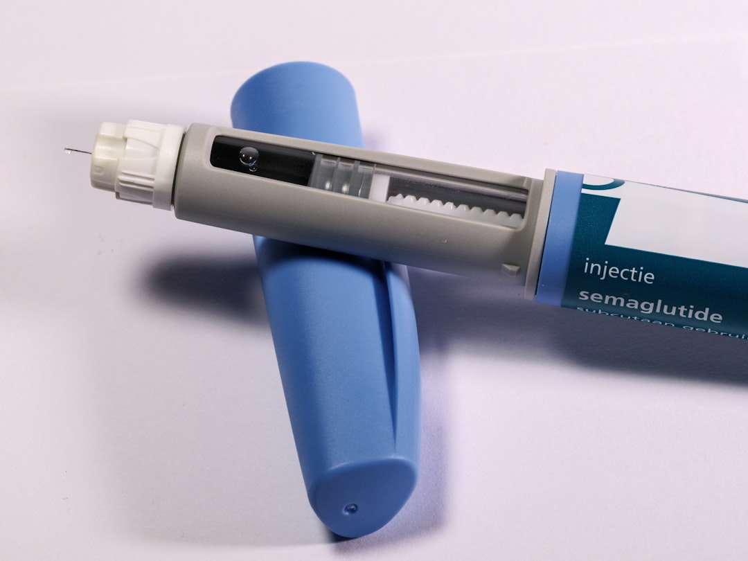 Auto-injector pen for diabetes treatment