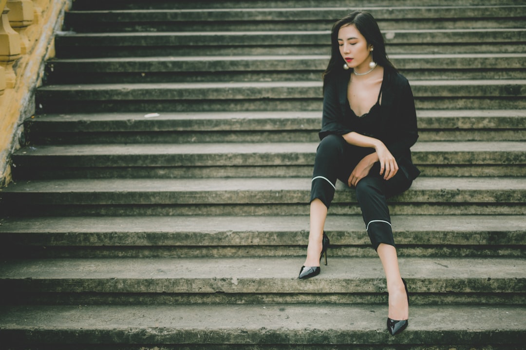 Knee Pain When Climbing Stairs: What It Is, Causes, and How to Reduce It