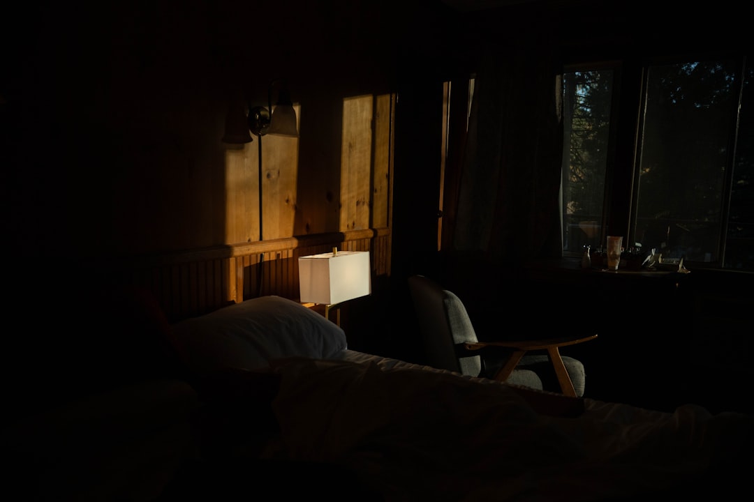 Waking Up Early on Weekdays Without an Alarm: A Step-by-Step Plan
