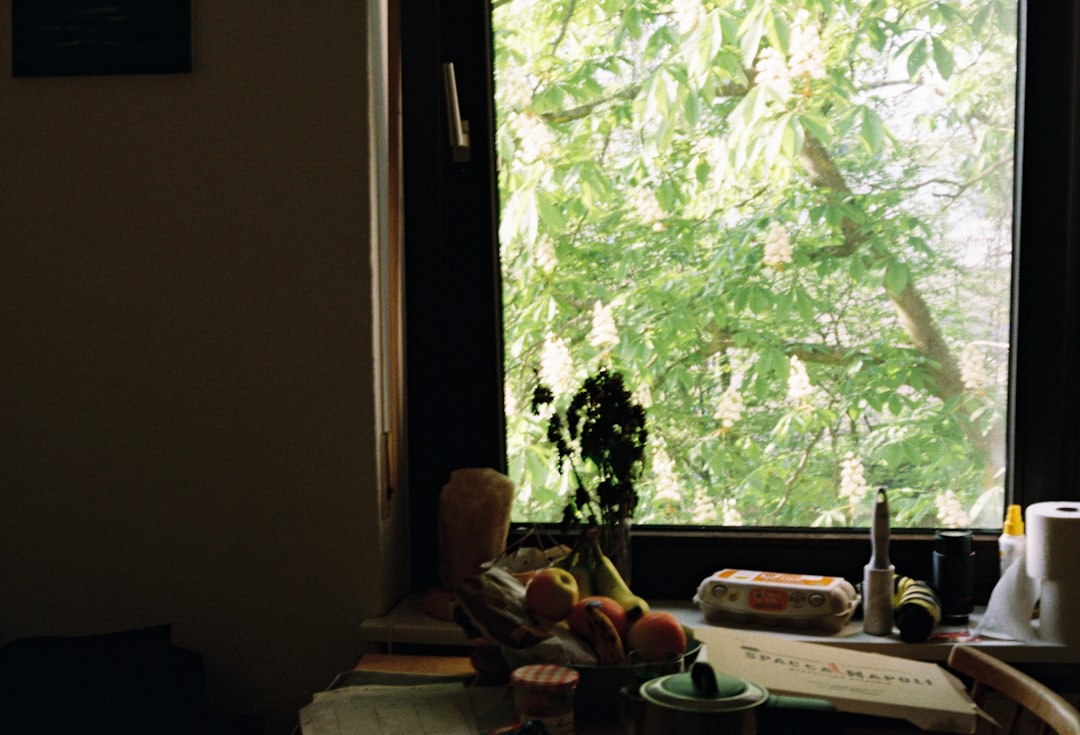 What Is Emotional Hunger? Ways to Break the Snacking Cycle