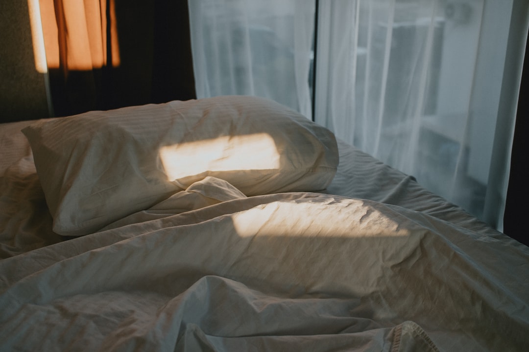 What Is Social Jetlag? How Weekend Sleep Increases Monday Fatigue and How to Reduce It